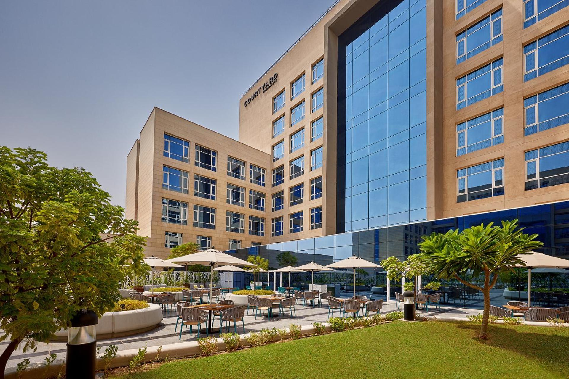 Courtyard By Marriott Jubail Hotel Bagian luar foto